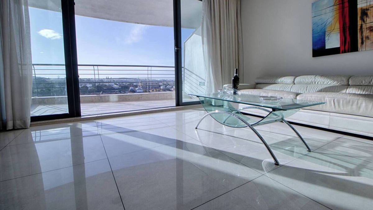Gzira Apartment | Make your holiday worthwhile at this fabulous accommodation just a minute away from Sliema ferries