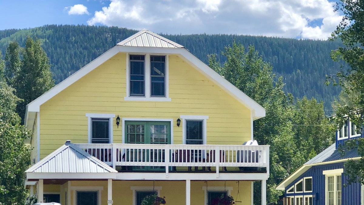 Crested Butte House | Make your plans early! Dates fill quicklynPet friendlynEV ChargernDon’t delay!nn