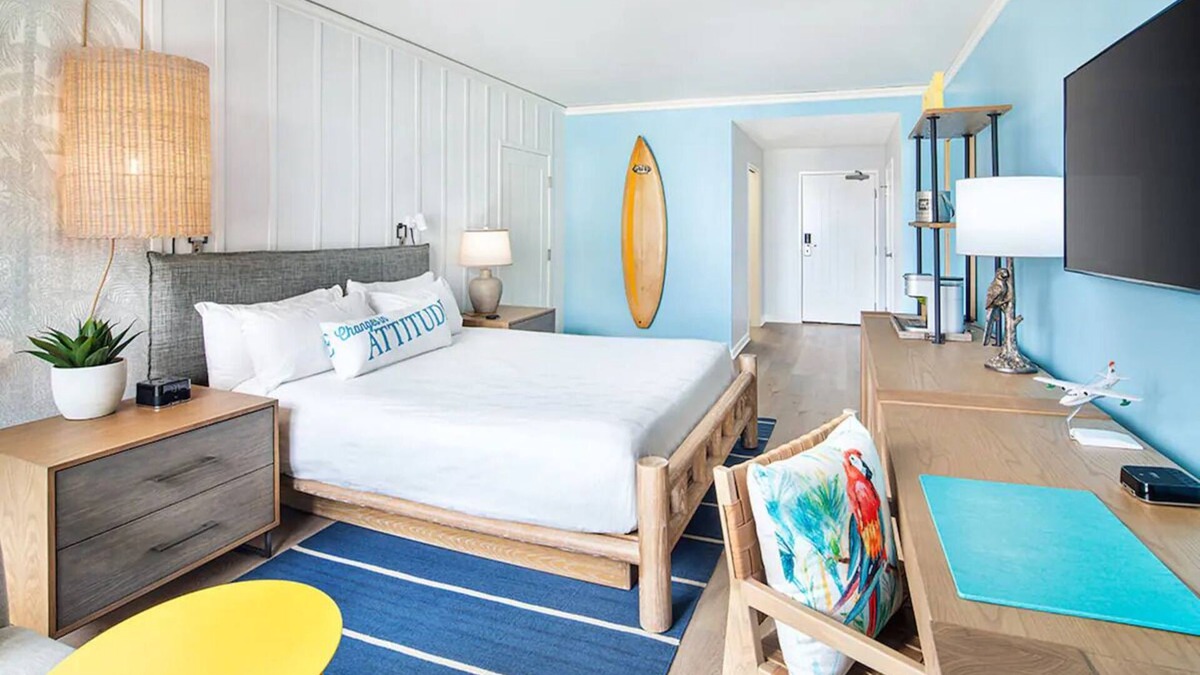 East Village Hotel | Make Your Trip More Enjoyable! Rooftop Pool, Parking, Pets Allowed!