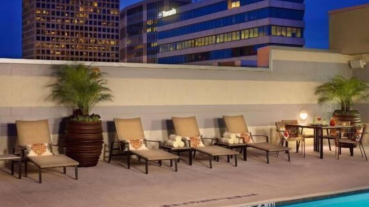 Uptown Hotel | Make Your Trip More Enjoyable! w/Pool, Near Museum of Fine Arts, Houston!