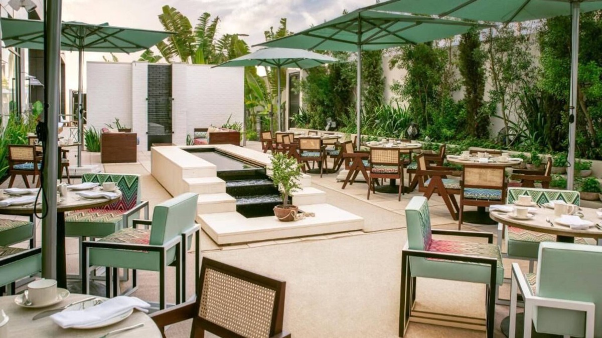 East Central Park Hotel | Make Your Trip More Enjoyable! Upscale Unit w/ Valet Parking, Shuttle Service!