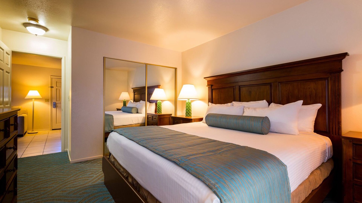 Oxnard Shores Hotel | Make Your Trip More Enjoyable! 4 Relaxing Units, Fully-Equipped Kitchen, Parking