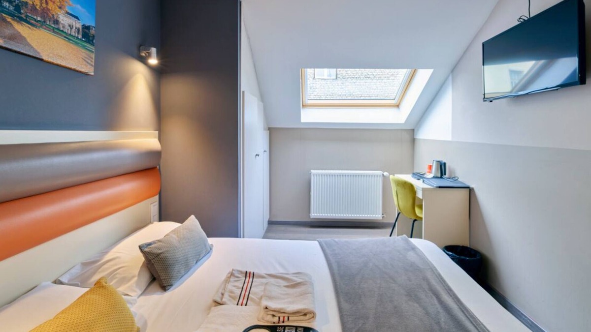 Contades Hotel | Make Your Trip More Enjoyable! Near Place du Marché Gayot! Pets are Allowed!