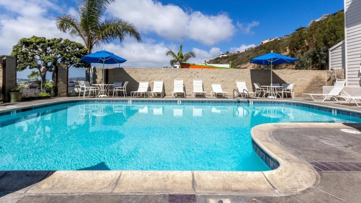 Capistrano Beach Hotel | Make Your Trip More Enjoyable! 2 Relaxing Units, Free Parking, Pool, Beachside!