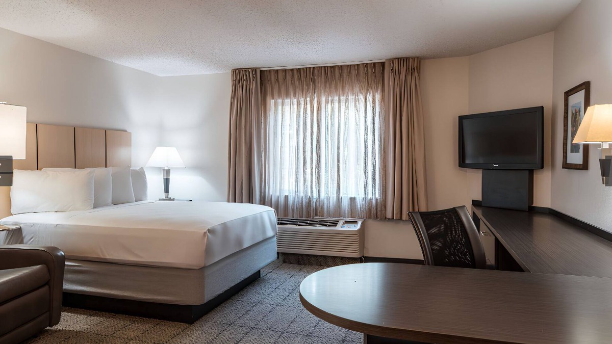 Fossil Creek Hotel | Make Your Trip More Enjoyable! Pets Allowed, Free Parking Onsite