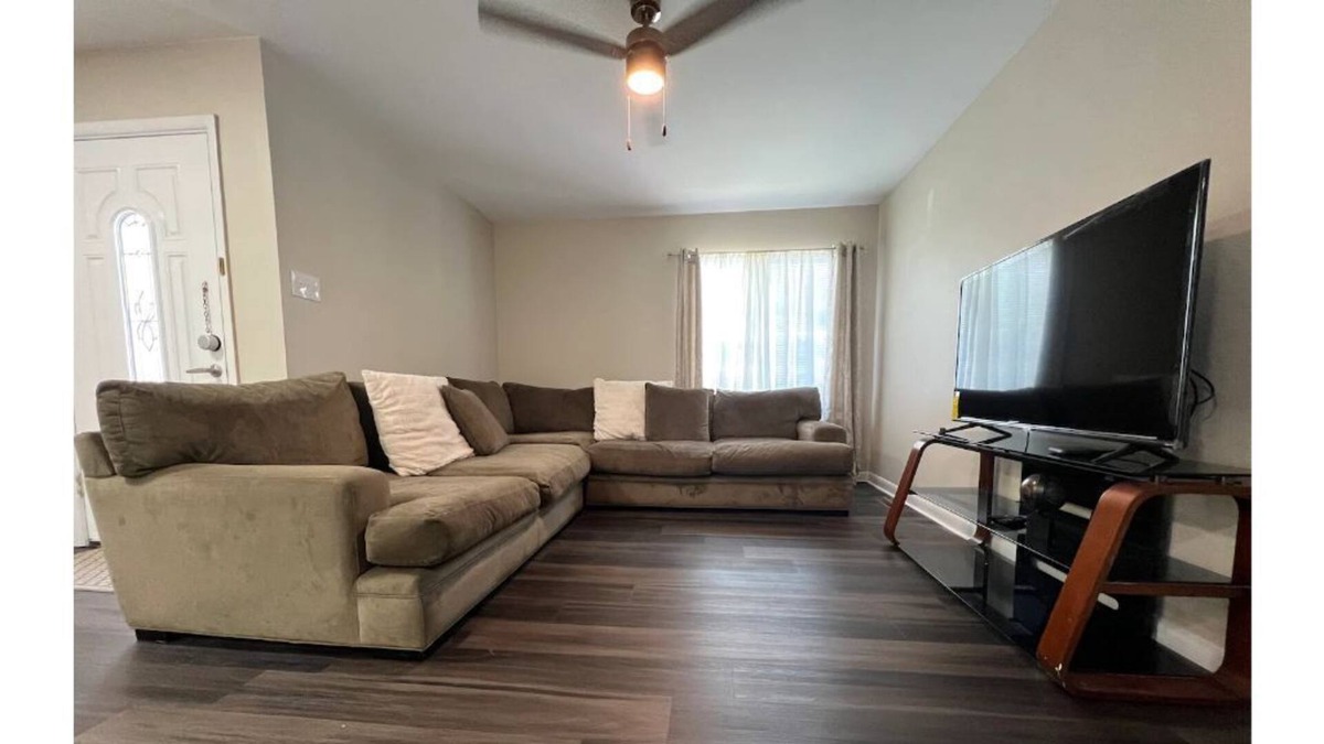 New Castle House | Make yourself at home, newly renovated 3bd 1.5 bth