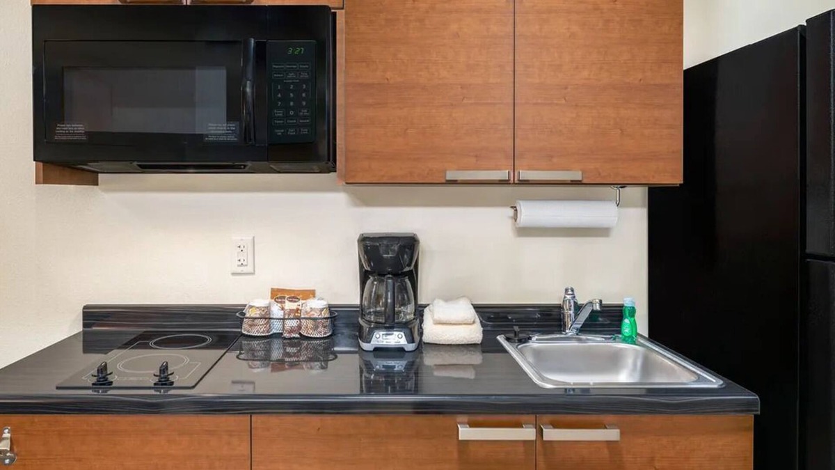 Hastings Hotel | Make Yourself at Home in a Room w/Kitchen, Minutes from Cimarron Plaza