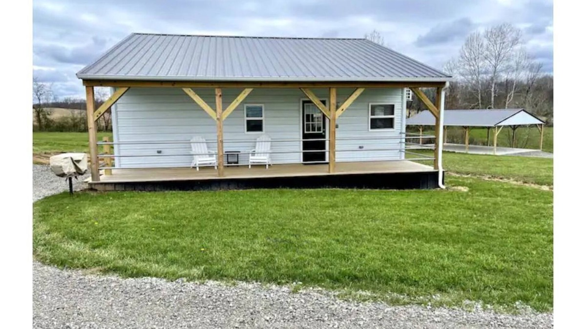Carbon Hill House | Makenna-NEW tiny home with shared fishing pond