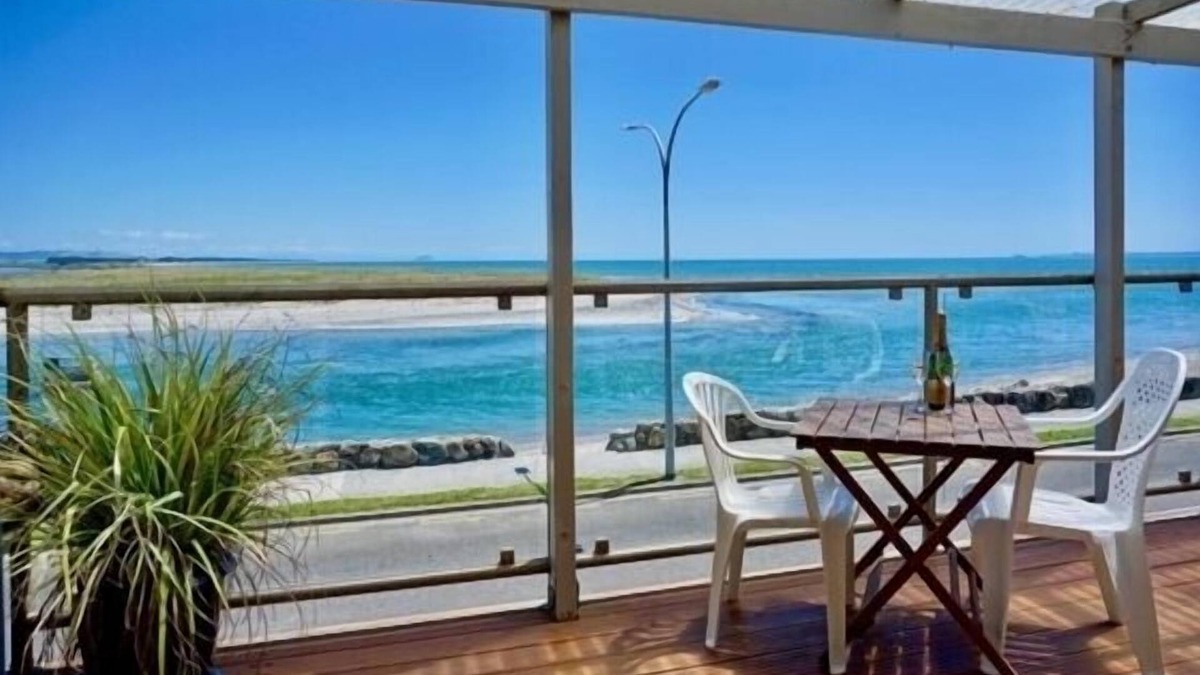 Maketu House | Maketu Beach Front Watchtower