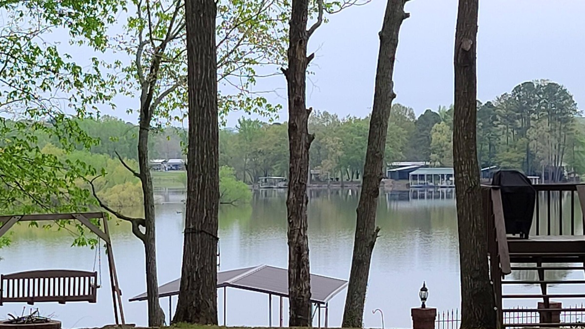 Cullman House | ❤Makin MEMORIES: House w/Dock/HotTub/Fiber Internet/TWH/next to park boat ramp❤