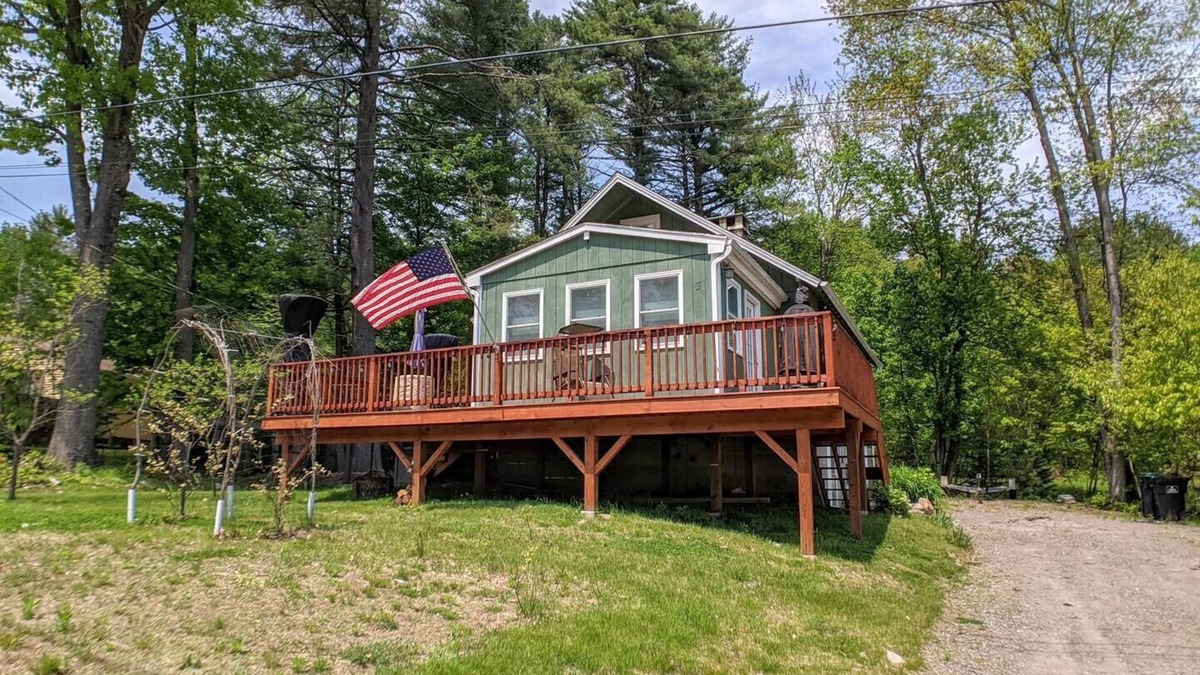 Lochmere House | Makin' Memories with beach access and dock on Silver Lake!