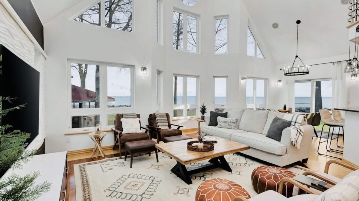 Abrams House | Making Memories: Luxury Lakeshore Retreat