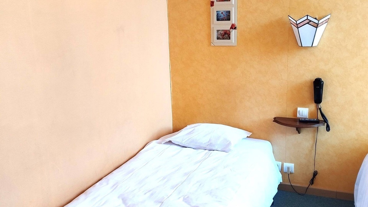 Digne-les-Bains Hotel | Making The Best Memories Along The Way! Triple Room, Free Parking!