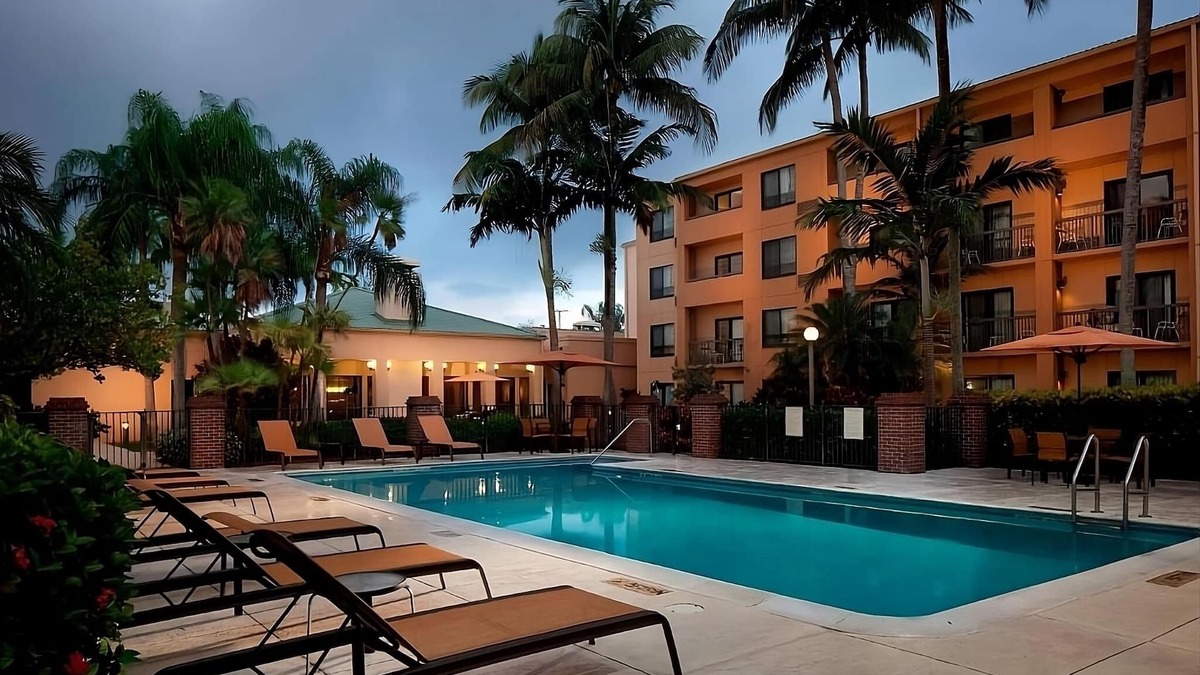 Miami Lakes Hotel | Making The Best Memories Along The Way! with Pool, Near Lake Stevens Park!