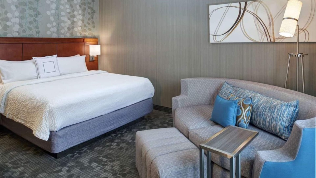 Brookfield Hotel | Making The Best Memories Along The Way! 2 Relaxing Units, Pool, Pets Allowed!