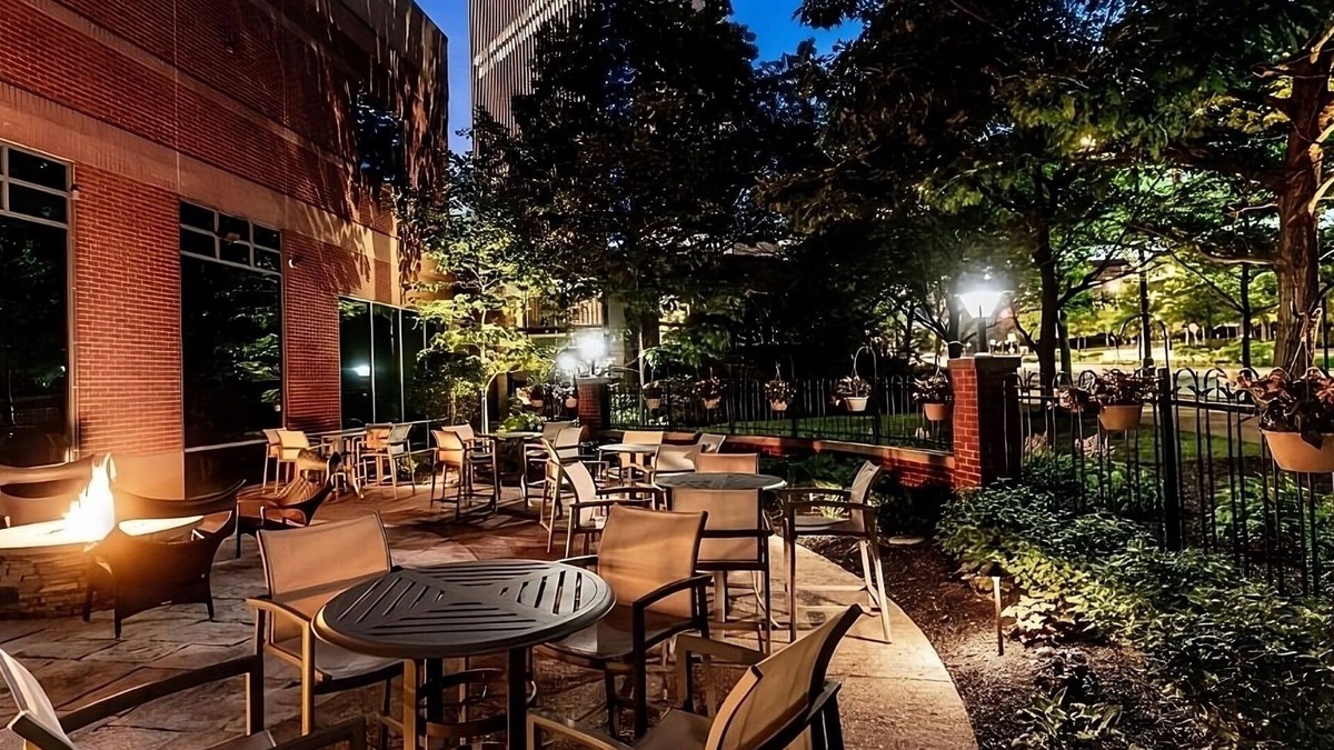 Downtown Columbus Hotel | Making The Best Memories Along The Way! Close to Kelton House Museum and Garden!