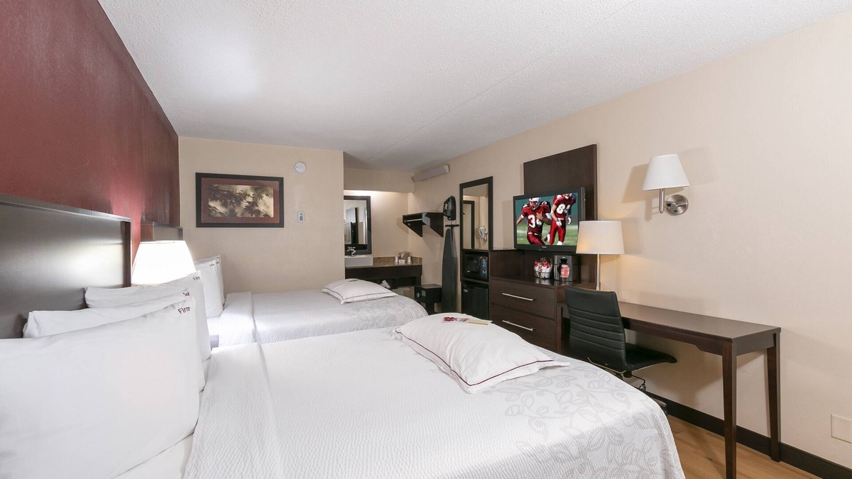 Secaucus House | Making The Best Memories Along The Way! Free Parking, Budget-friendly Property