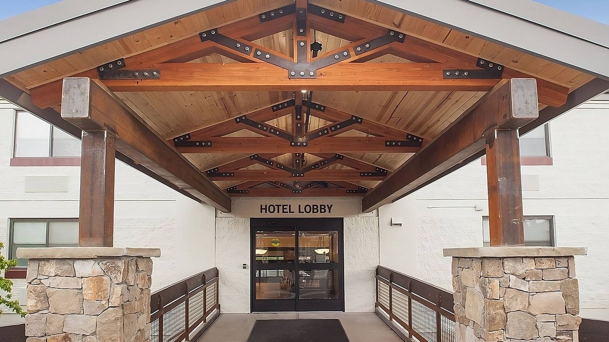 Tusayan Hotel | Making The Best Memories Along The Way! 3 Relaxing Units, Pool, Free Parking