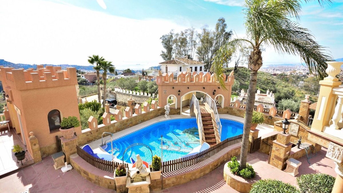 Ciudad Jardin Villa | Málaga Castle: 3.5km’s to beach and city center