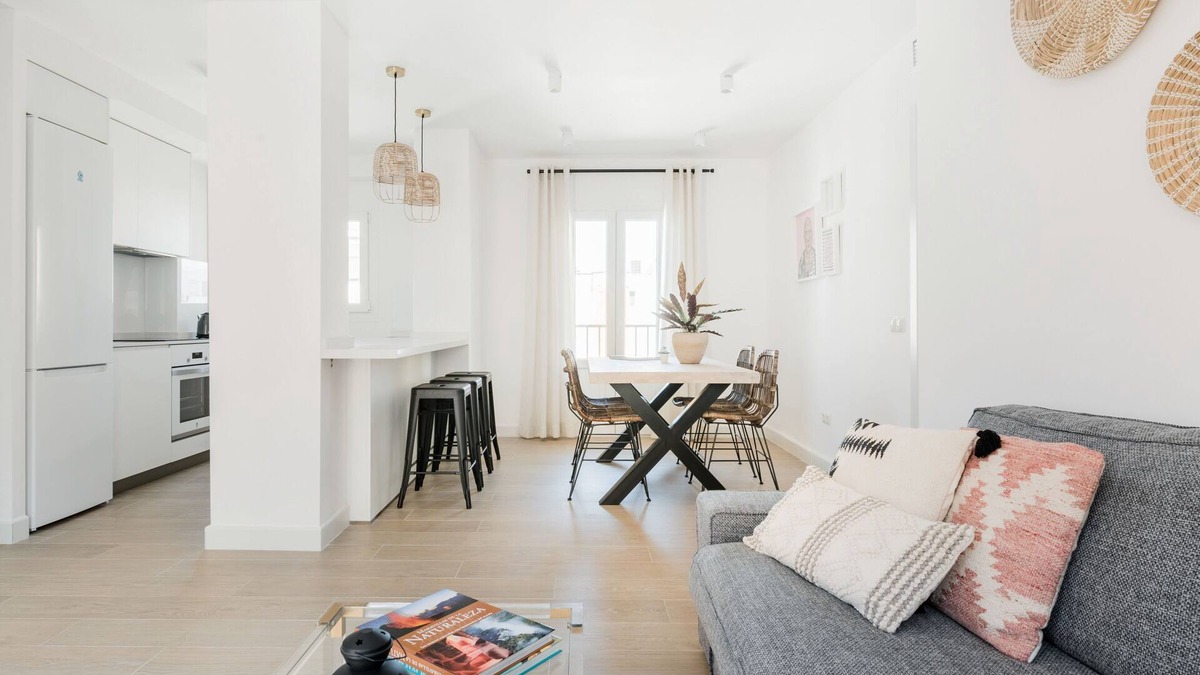 La Victoria Apartment | Malaga Center Condo with PARKING. New renovated! 1 min Alcazaba & Plaza Merced