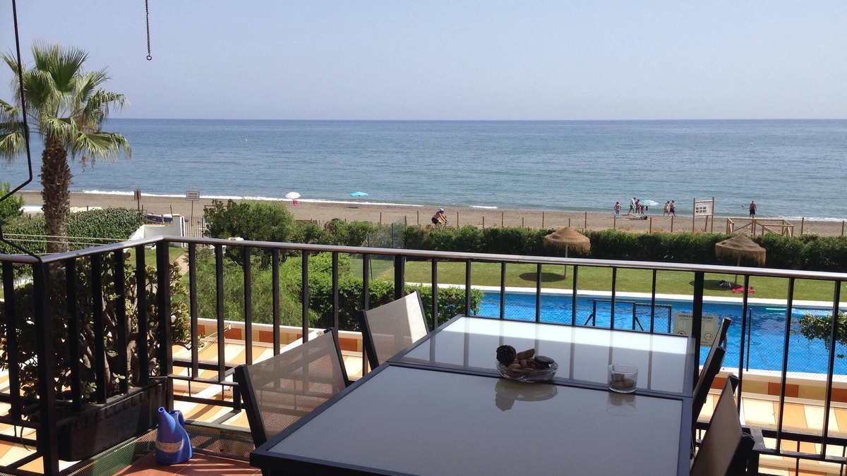 Torre de Benagalbon Apartment | Malaga: MALAGA, COSTA DEL SOL, First –floor Beachfront Apartment. Direct access to beach. Tennis courts and swimming pool.