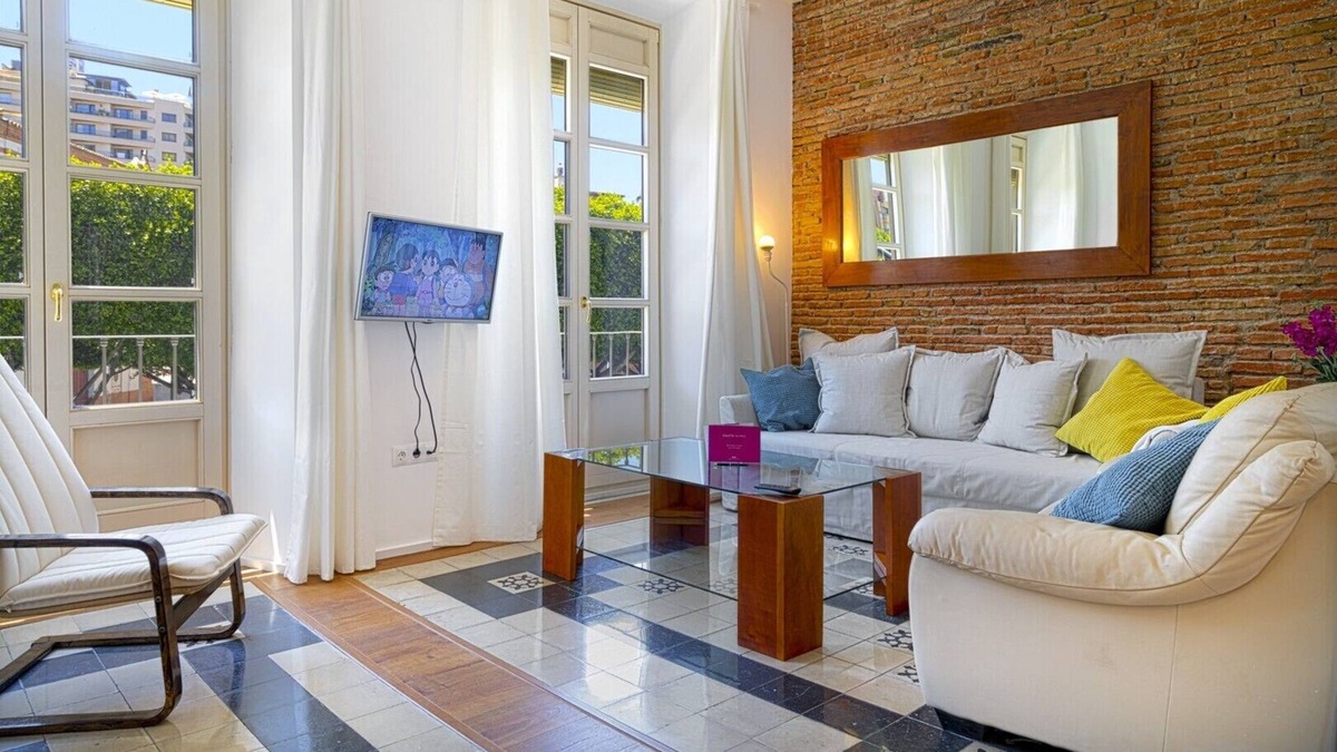Campos Eliseos Apartment | Malagueta - Reding 2 Rooms