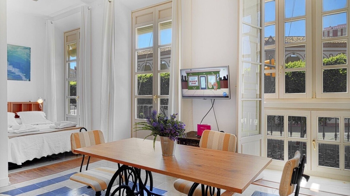 Campos Eliseos Apartment | Malagueta - Reding Studio