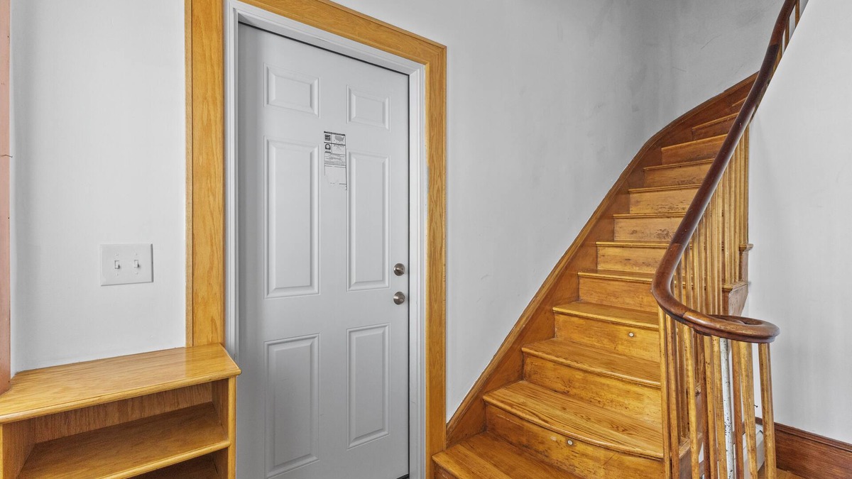 Malden Apartment | Malden 3Br Apt on 2F/with Free parking/WiFi/Windows AC