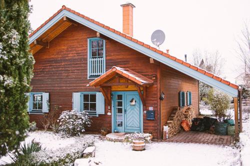 Kleinfischlingen Ski Chalet | Malerisches Holzhaus "Coco" mit Kamin, Sauna und eigenem Garten