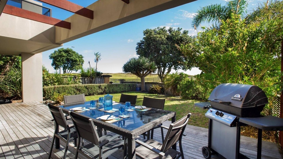 Papamoa Beach Apartment | Malibu Apartment by the Beach