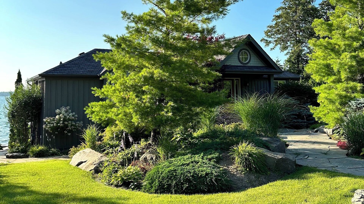 Big Bay Point Cottage | Malibu Inspired 2-Bedroom Lakefront cottage in Big Bay Point. 45 min from GTA!