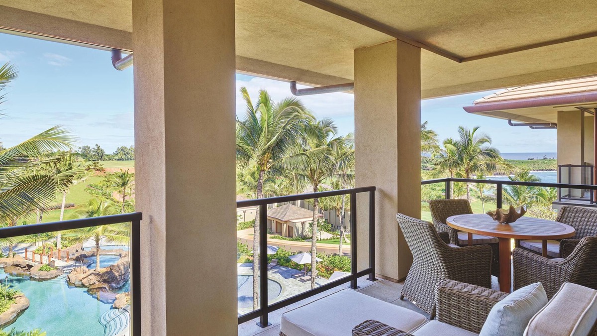Foster Village Resort | Maliula 3-Bdrm Owner Designed Residence,Spacious Rooftop Terrace,Stunning Views