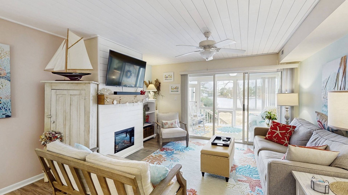 Selbyville House | Mallard Lakes townhouse in peaceful community with pool, hot tub, fishing pier