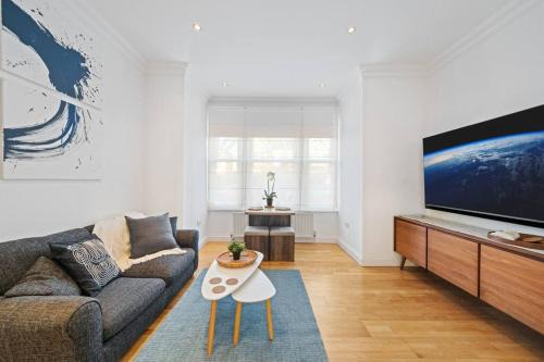 South Acton Apartment | Mallard Suite with Parking Duckling Stays