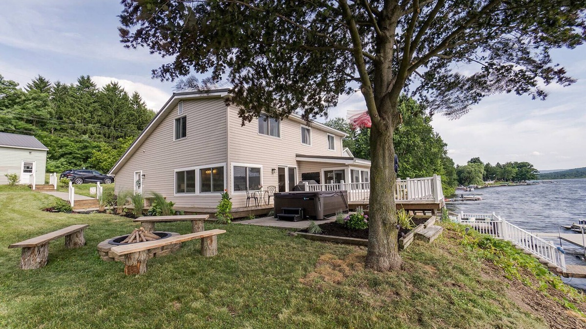 Dundee Cabin | Mallards Landing is a Charming WANETA LAKE cottage with hot tub & amazing views