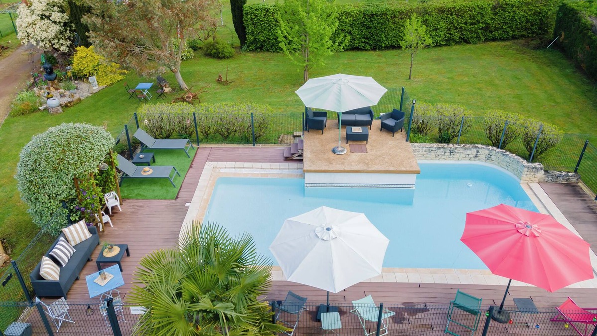 Saint-Julien-de-Lampon House | Maloan – Air-Conditioned House with Private Pool & Outdoor Kitchen in Dordogne