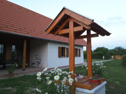 Zsira Apartment | Malomkő Apartman