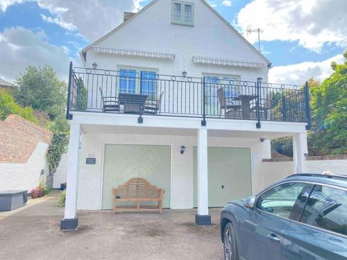 Upton upon Severn House | Malt House Cottage with River Severn view balcony
