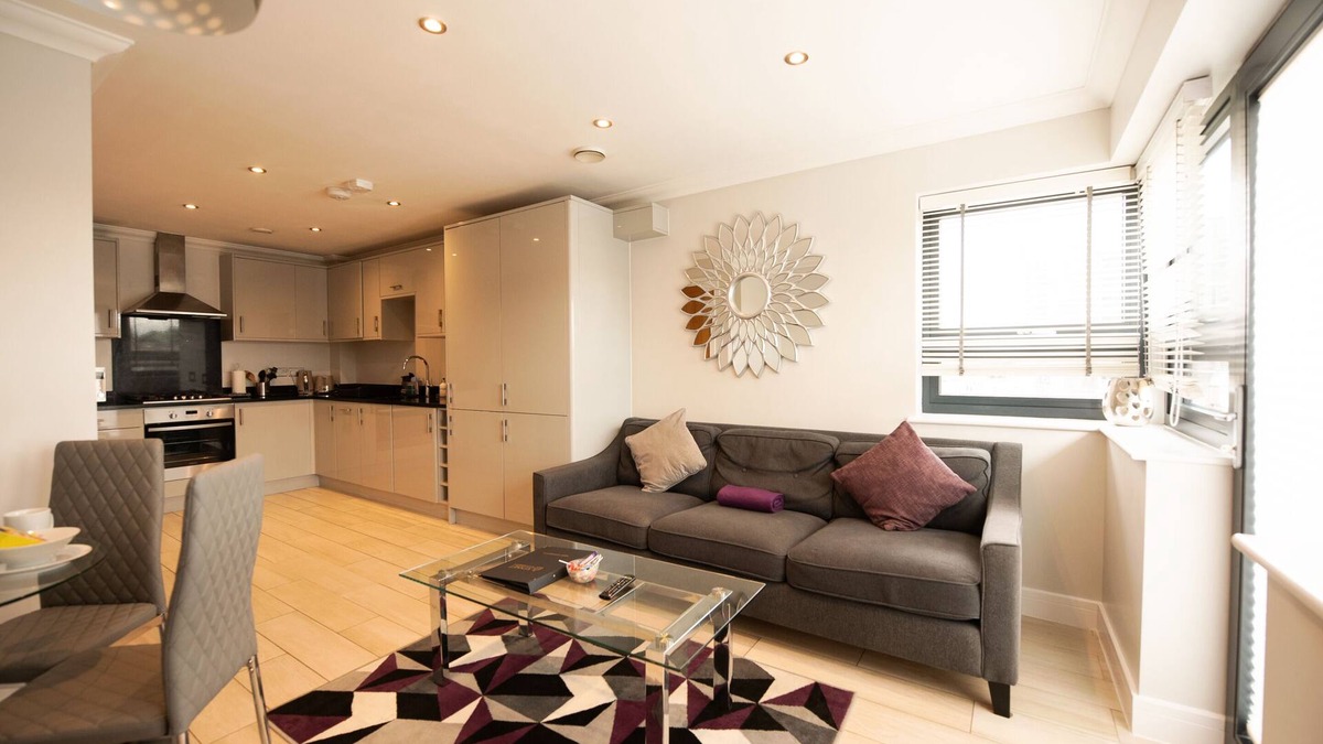 Reading Apartment | Malthouse Court -Luxury 2-Bed Penthouse w Balcony
