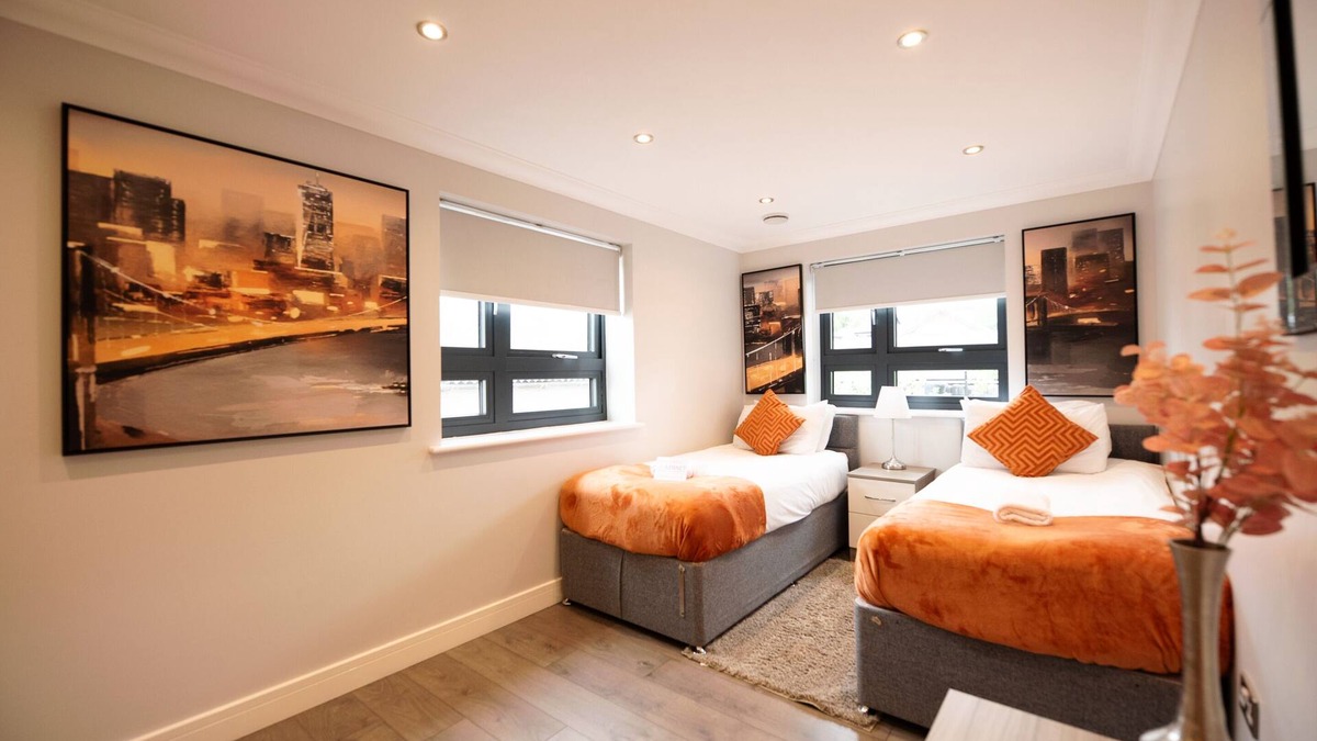 Reading City Centre Apartment | Malthouse Court - Premium 2-Twin Beds, 2-Bath