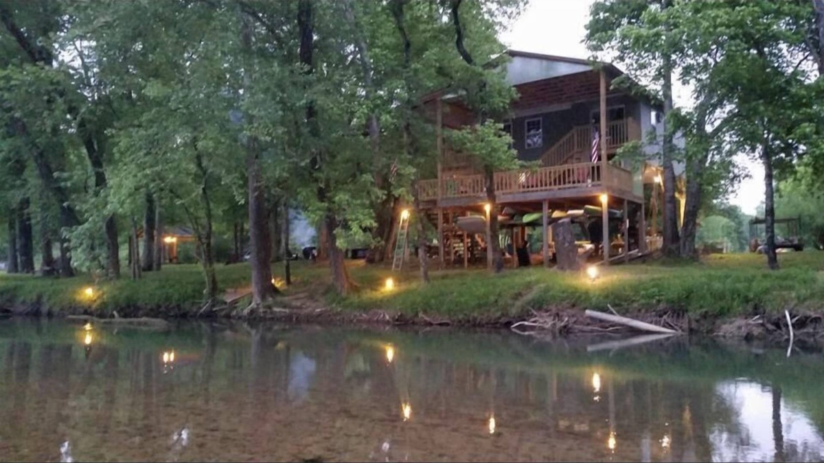 Olivehill Cabin | Mama Bears Cozy Creekside Cabin at Up The Creek