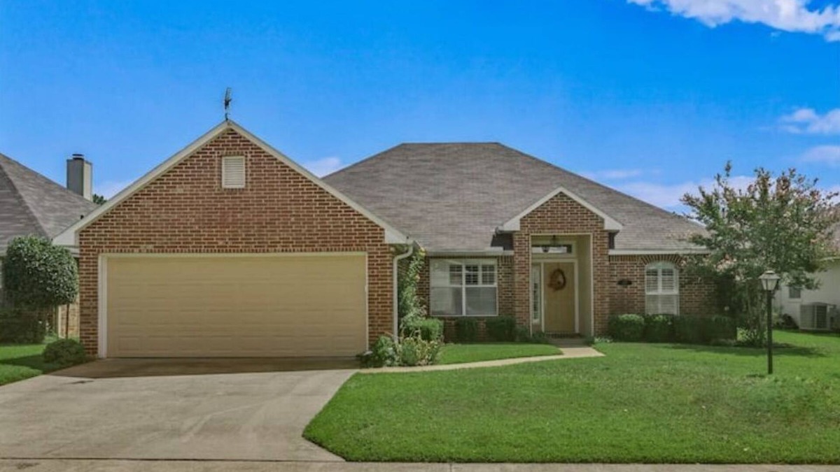 Shreveport House | Mama’s House - Gated- Short Term/Long Term Stays