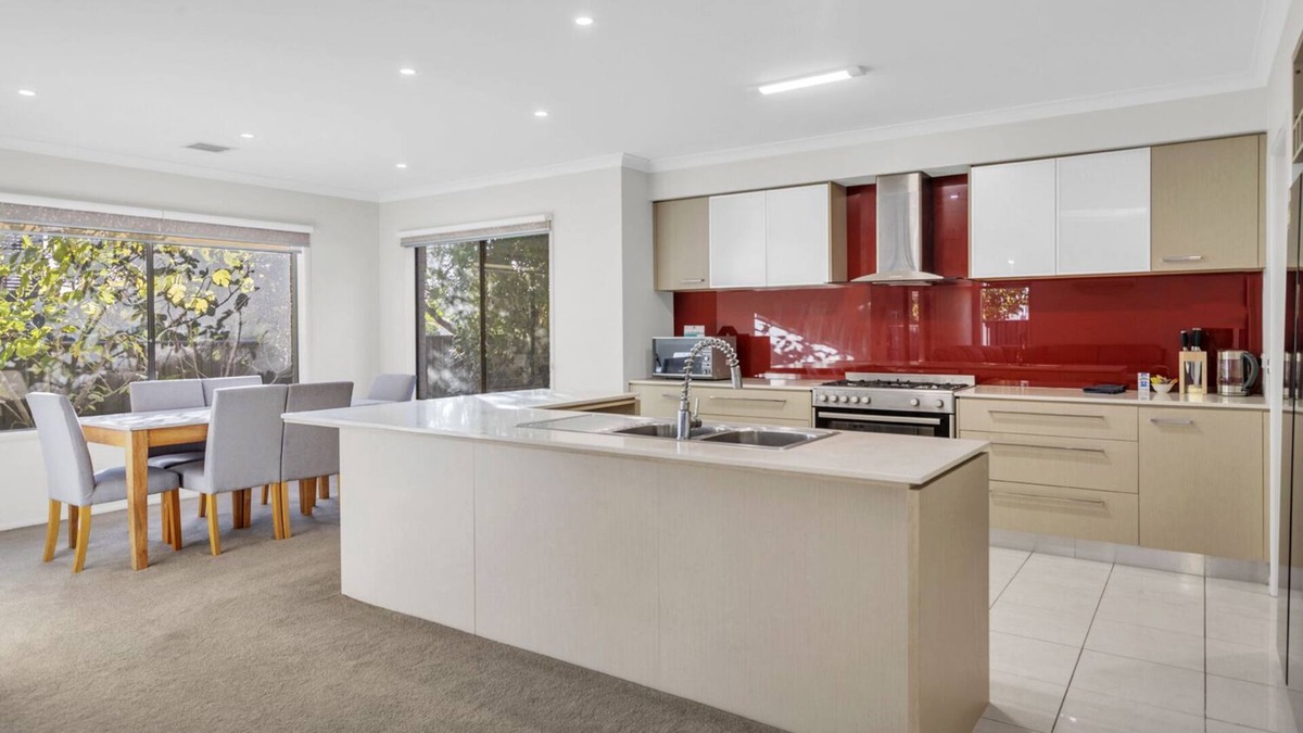 Caroline Springs House | Mammoth on Creekview - 5 Bedrooms, Family Friendly Holiday House