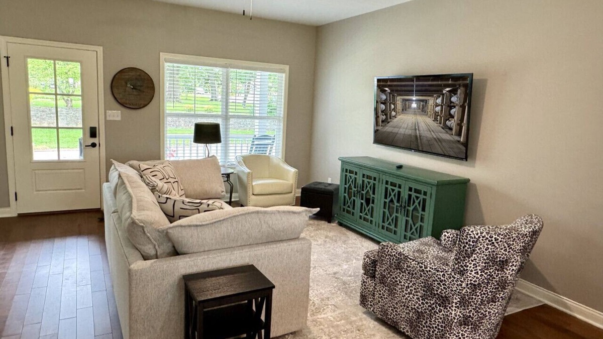 Versailles House | Man o’ War Cottage | Versailles KY Stay