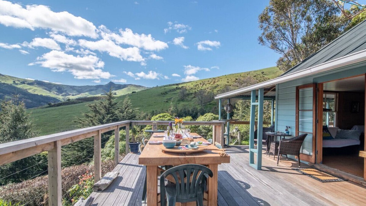 Robinsons Bay Cottage | Manaia Cottage - Akaroa Holiday Home