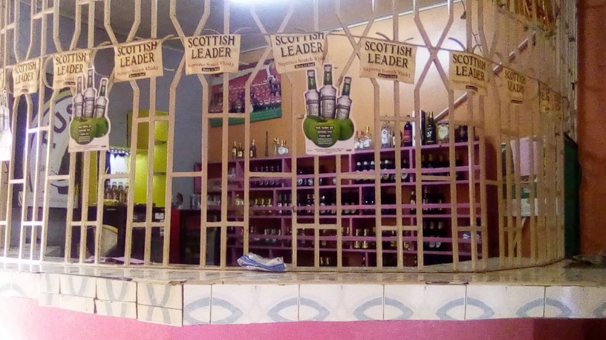 Makindu Bed & Breakfast | Manchaster Bar Restaurant