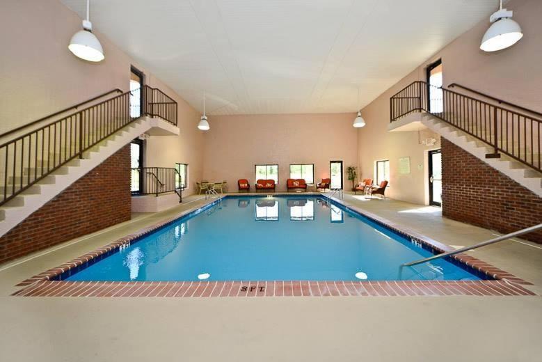 Manchester Hotel | Manchester Heritage Inn & Suites