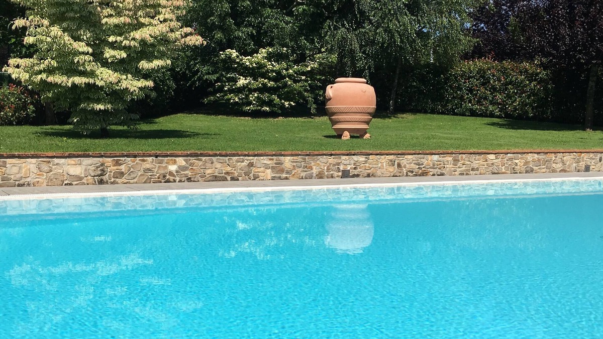 Gallicano Cottage | MANDOLATA - cottage with garden, shared pool, private veranda