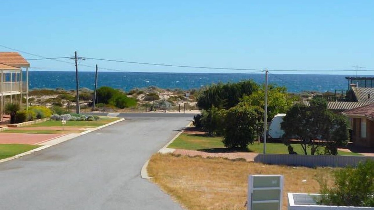 Madora Bay House | MANDURAH, Madora Bay home for families and pet friendly, 2 min walk to beach