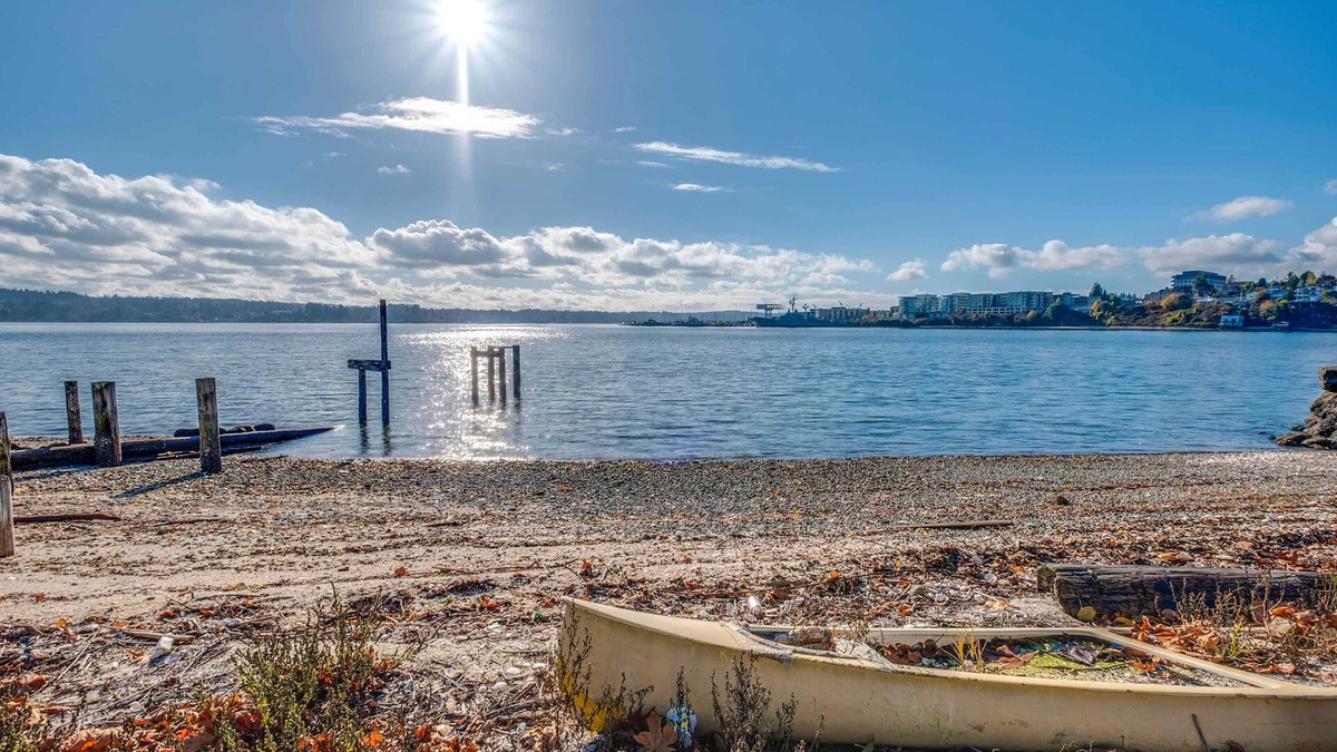 Bremerton House | Manette Waterfront: Kayak the Bay & Walk to Town!
